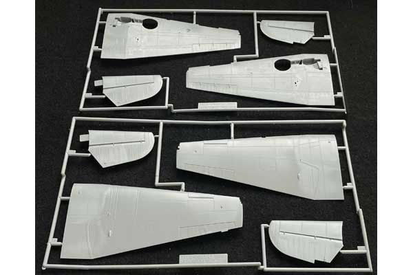 TBM-3 "USS Bunker Hill" (Academy 12285) 1/48