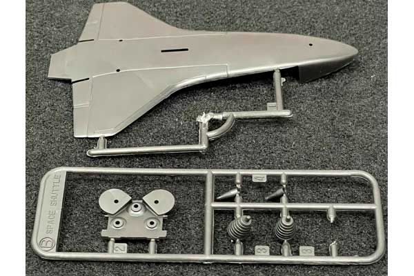 "Space Shuttle & Booster Rockets" (Academy 12707) 1/288