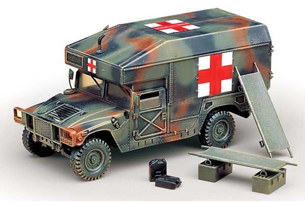 M997 AMBULANCE (Academy 13243) 1/35