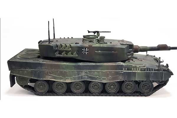 Leopard 2A4 (Academy 13428) 1/72