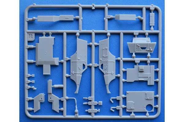 Французский бронеавтомобиль VBL с ПЗРК Mistral (ACE 72423) 1/72