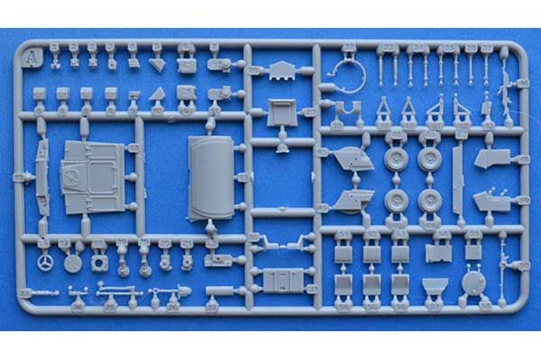 Французский бронеавтомобиль VBL с ПЗРК Mistral (ACE 72423) 1/72