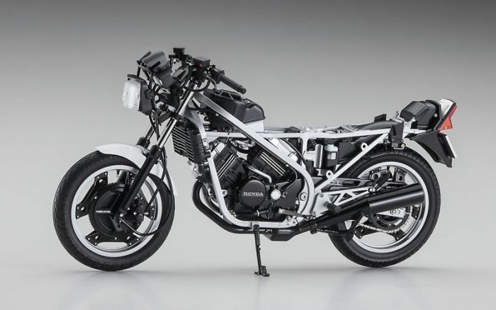 Honda VT250F (MC08) 1984 (Hasegawa 21514 BK14) 1/12