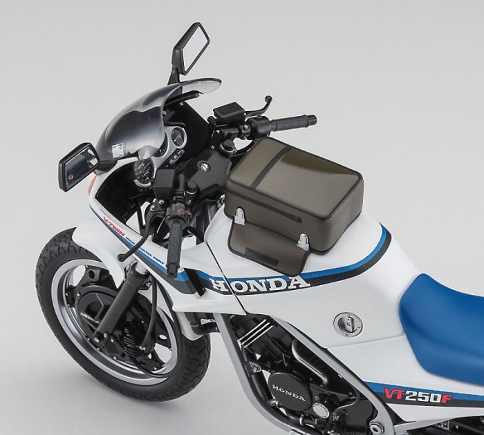 Honda VT250F (MC08) 1984 (Hasegawa 21514 BK14) 1/12