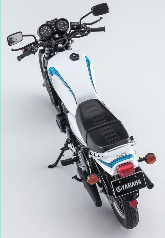 Yamaha RZ350 (4U0) (1981) (Hasegawa 21515 BK15) 1/12