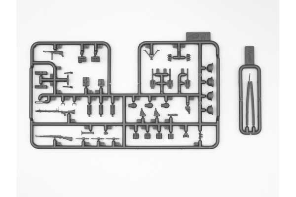 G7107 на німецькій службі з піхотою (ICM 35588) 1/35