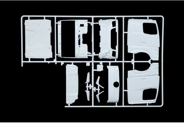 Mercedes-Benz MP4 Big Space (ITALERI 3948) 1/24