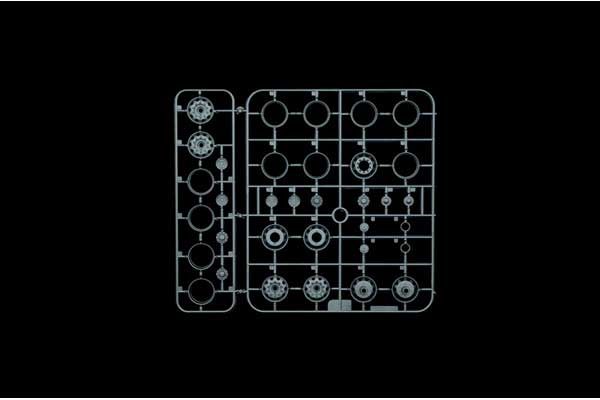 Mercedes-Benz MP4 Big Space (ITALERI 3948) 1/24