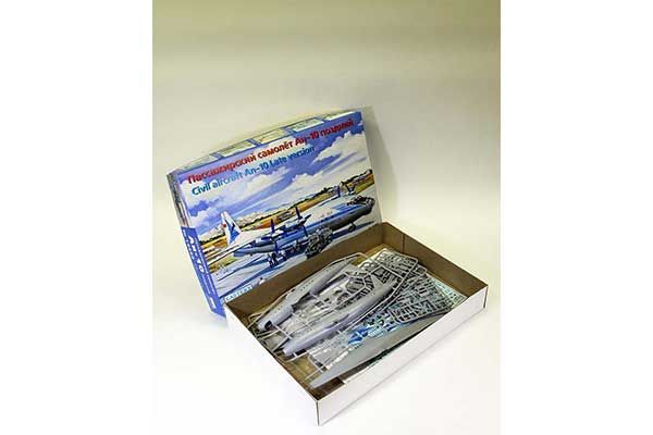 Ан-10 позній (Eastern Express) 1/144