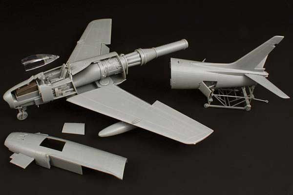 F-86F Sabre Jet ''Skyblazers'' (ITALERI 2503) 1/32