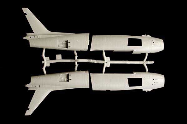 F-86F Sabre Jet ''Skyblazers'' (ITALERI 2503) 1/32