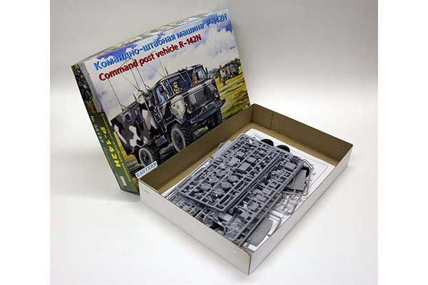 Командно-штабна машина Р-142Н (Estern Express 35137) 1/35