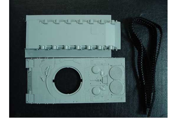 Leopard 2 A4 (Hobby Boss 82401) 1/35