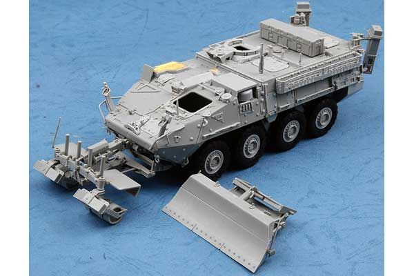 M1132 Stryker Engineer Squad Vehicle w/LWMR-Mine Roller/SOB (Trumpeter 01574) 1/35