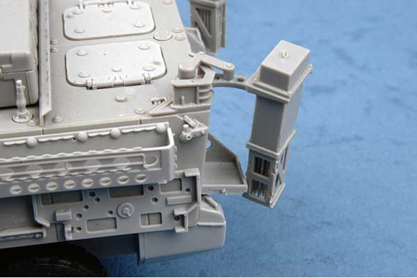 M1132 Stryker Engineer Squad Vehicle w/LWMR-Mine Roller/SOB (Trumpeter 01574) 1/35