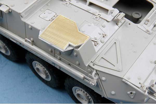 M1132 Stryker Engineer Squad Vehicle w/LWMR-Mine Roller/SOB (Trumpeter 01574) 1/35