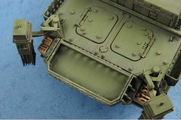 M1132 Stryker Engineer Squad Vehicle w/SMP-Surface Mine Plow/AMP (Trumpeter 01575) 1/35