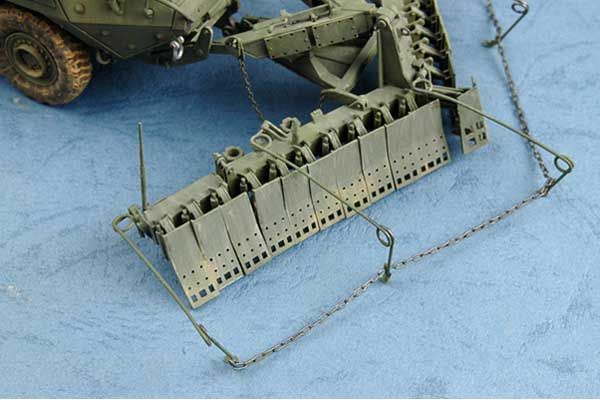M1132 Stryker Engineer Squad Vehicle w/SMP-Surface Mine Plow/AMP (Trumpeter 01575) 1/35