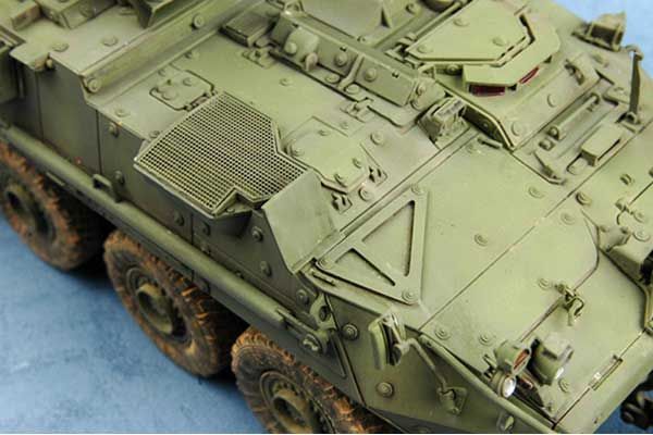 M1132 Stryker Engineer Squad Vehicle w/SMP-Surface Mine Plow/AMP (Trumpeter 01575) 1/35