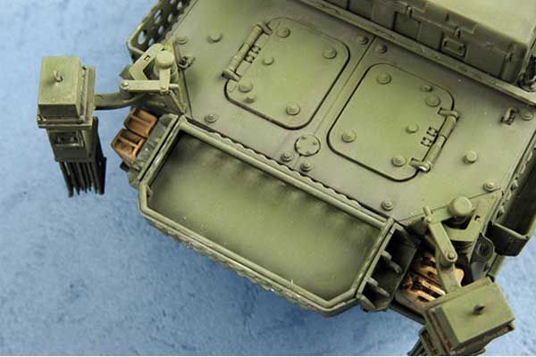 M1132 Stryker Engineer Squad Vehicle w/SMP-Surface Mine Plow/AMP (Trumpeter 01575) 1/35