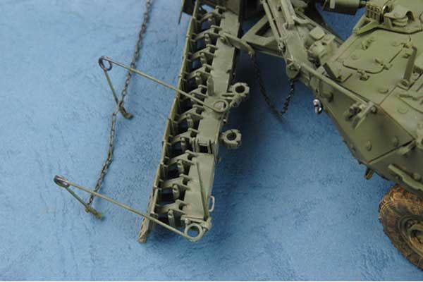 M1132 Stryker Engineer Squad Vehicle w/SMP-Surface Mine Plow/AMP (Trumpeter 01575) 1/35