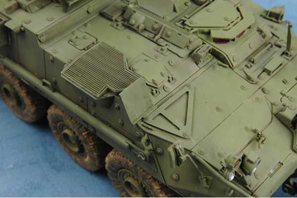 M1132 Stryker Engineer Squad Vehicle w/SMP-Surface Mine Plow/AMP (Trumpeter 01575) 1/35