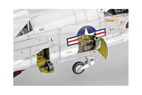 F-8E Crusader (Trumpeter 02272) 1/32