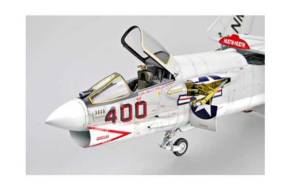 F-8E Crusader (Trumpeter 02272) 1/32