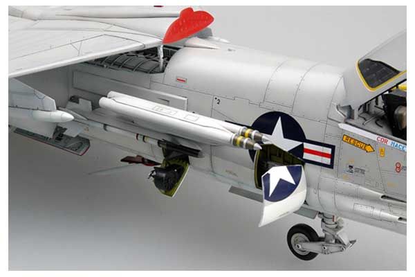 F-8J Crusader (Trumpeter  02273) 1/32