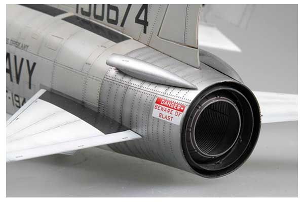 F-8J Crusader (Trumpeter  02273) 1/32
