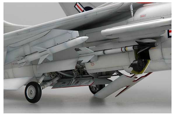 F-8J Crusader (Trumpeter  02273) 1/32