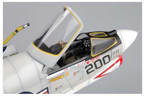 F-8J Crusader (Trumpeter  02273) 1/32