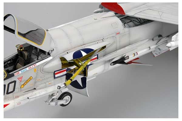 F-8J Crusader (Trumpeter  02273) 1/32