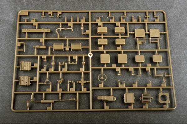 Китайский внедорожник BJ212 с брезентовой крышей (Trumpeter 02302) 1/35