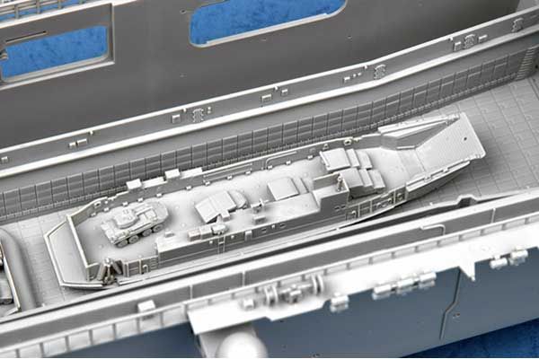 USS Wasp LHD-1 (Trumpeter 05611) 1/350
