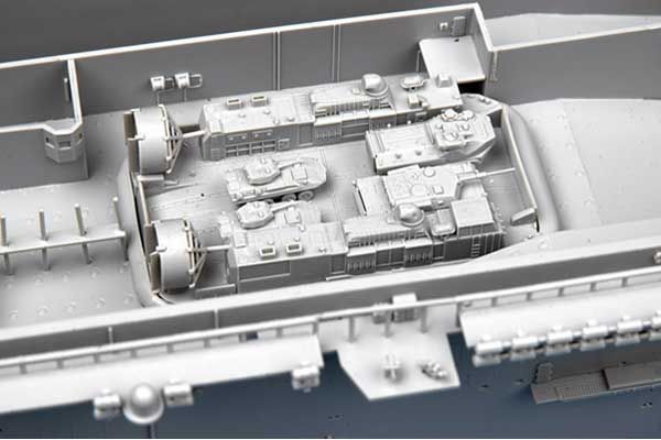 USS Wasp LHD-1 (Trumpeter 05611) 1/350