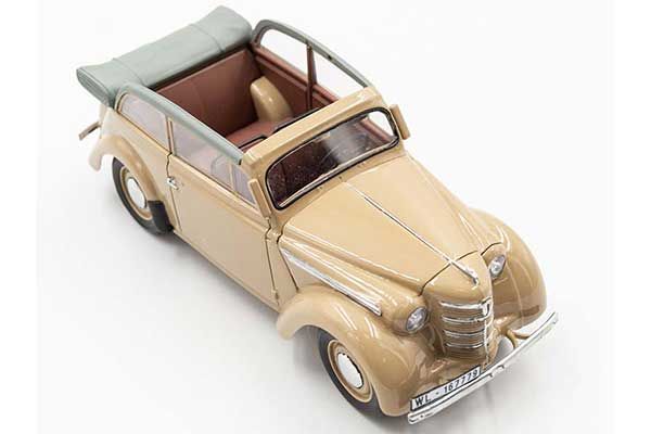 Kadett K38 Cabriolimousine (ICM 35483) 1/35