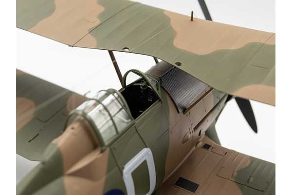 Gloster Gladiator Mk.I з британськими пілотами в тропічній уніформі (ICM 32043) 1/32
