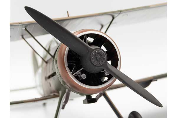 Gloster Gladiator Mk.I з британськими пілотами в тропічній уніформі (ICM 32043) 1/32