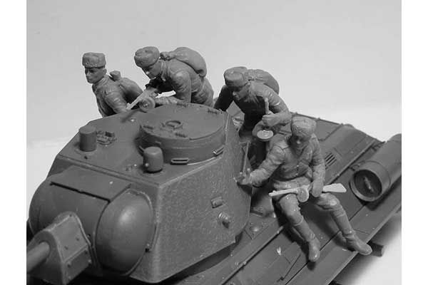 Т-34-76 з радянським танковим десантом (ICM 35368) 1/35