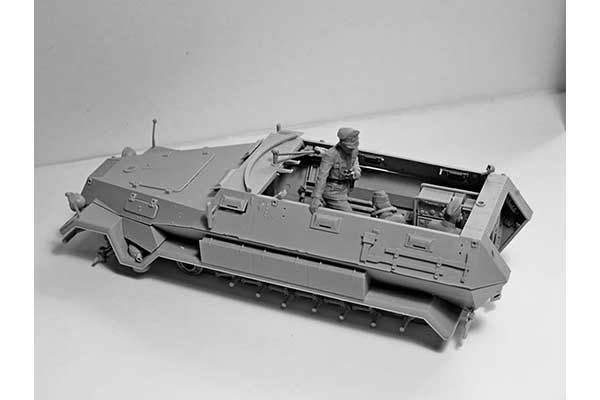 Німецький екіпаж командної машини (1939-1942 р) (ICM 35644) 1/35