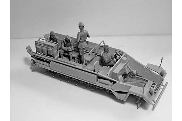 Німецький екіпаж командної машини (1939-1942 р) (ICM 35644) 1/35