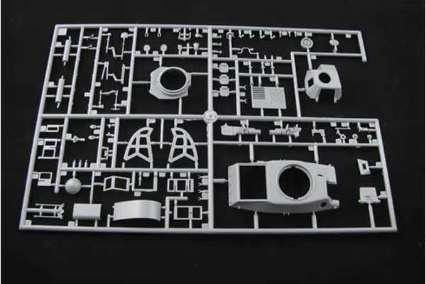 Hotchkiss H38/39 (Bronco Model CB35001) 1/35