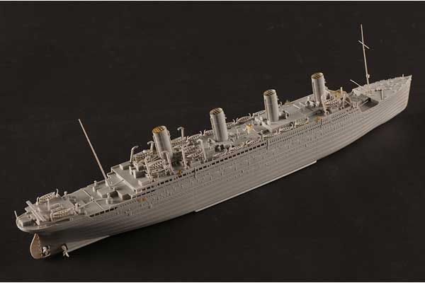 HMHS Britannic (Hobby boss 83422) 1/700