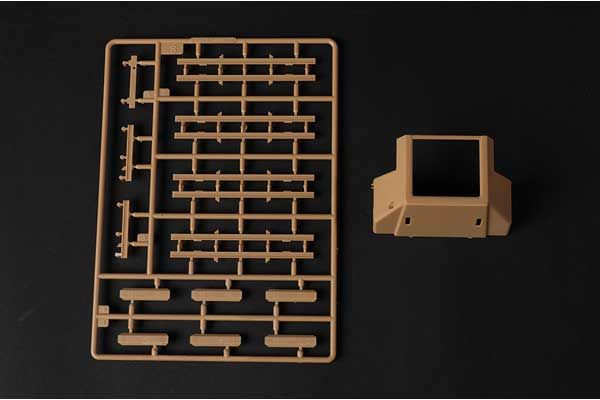 M1070 Dump Truck (Hobby boss 85526) 1/35