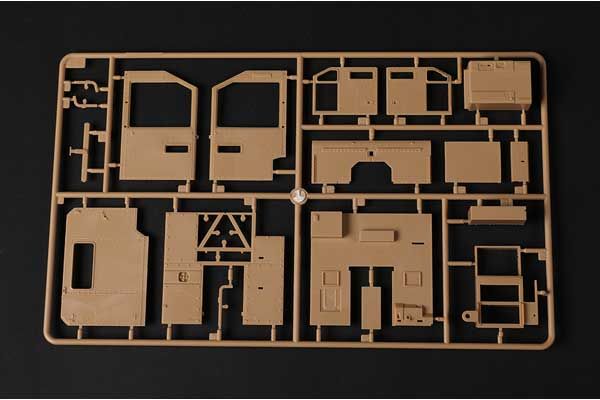 M1070 Dump Truck (Hobby boss 85526) 1/35