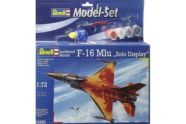 Подарунковий набір зі збірною моделлю літака F-16 Mlu "Solo Display" (Revell 63980) 1/72