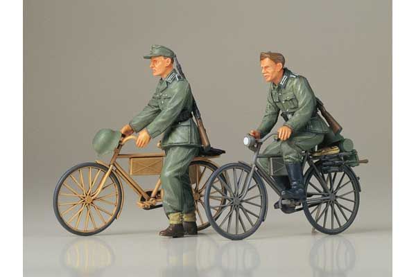 Немецкие солдаты с велосипедами (Tamiya 35240) 1/35